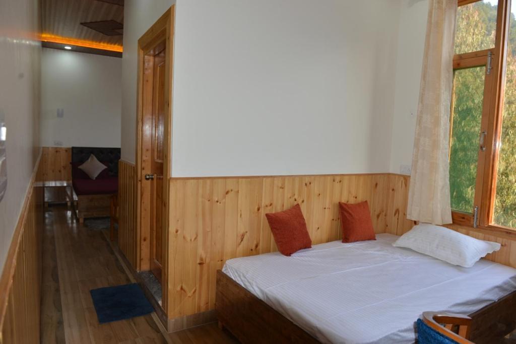 Tulip Flowing River View Hotel. Shamshi 外观 照片