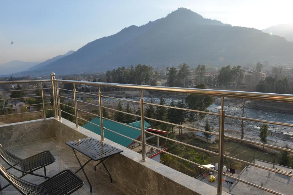 Tulip Flowing River View Hotel. Shamshi 外观 照片